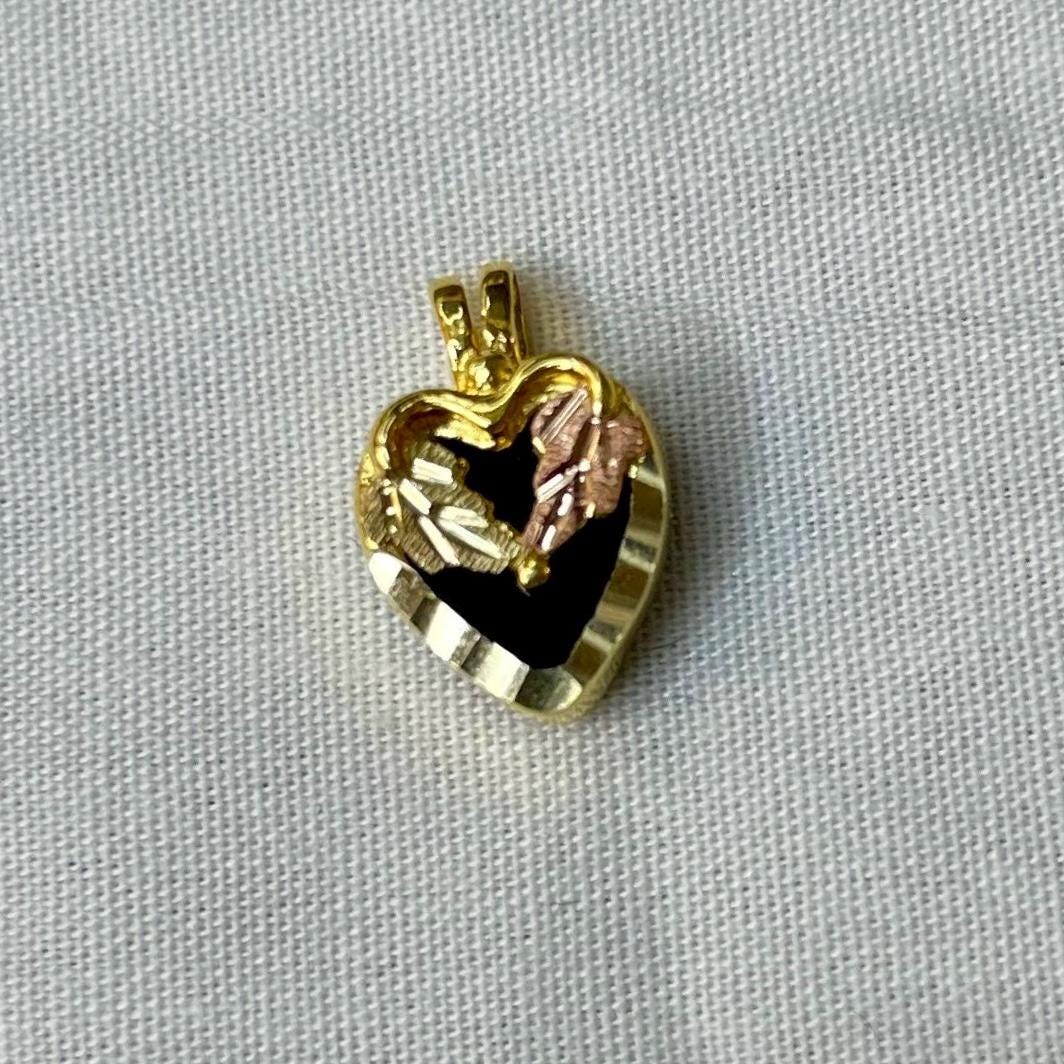 10k Solid Gold Heart Onyx Pendant