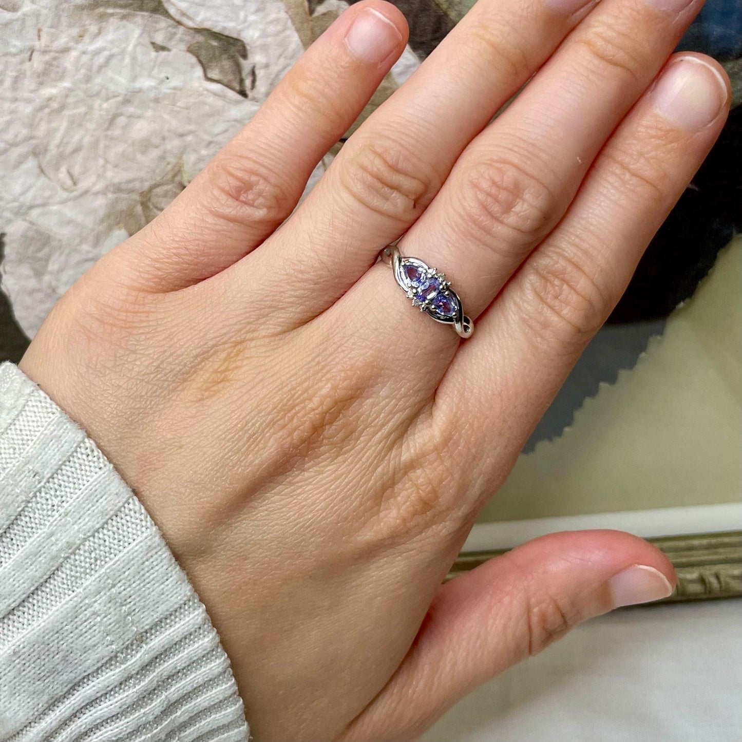 Vintage 10K White Gold Three Stone Tanzanite Ring with Diamond Accents - Size US 7