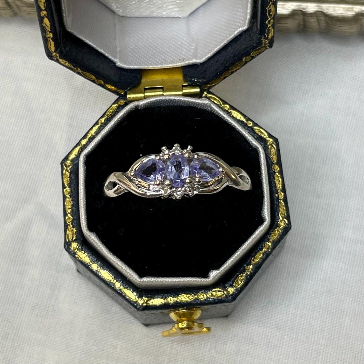 Vintage 10K White Gold Three Stone Tanzanite Ring with Diamond Accents - Size US 7