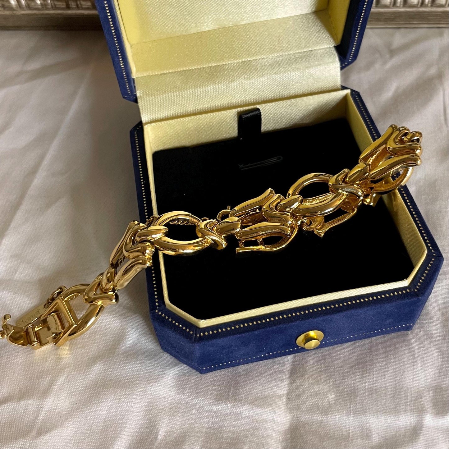 Gold Toned MONET Chunky Bracelet 7”