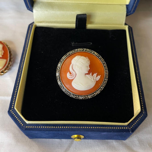 Gold Toned Cameo Scarf Ring