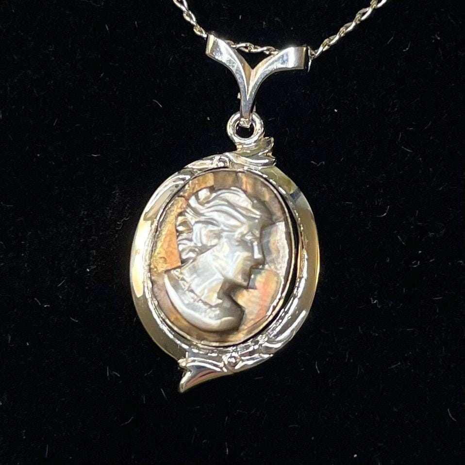 Vintage 925 Silver Mother of Pearl Cameo Pendant Necklace - 16” Long